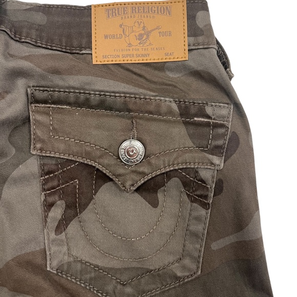 EUC True Religion Camo Ankle Zip Cargo Pants Size 27. - Picture 9 of 9